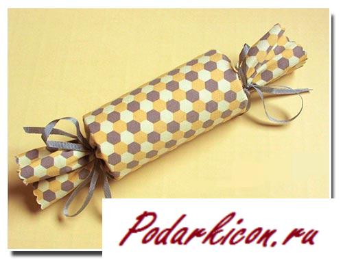 Как упаковать подарок на новейший год маме? Родными руками просто!